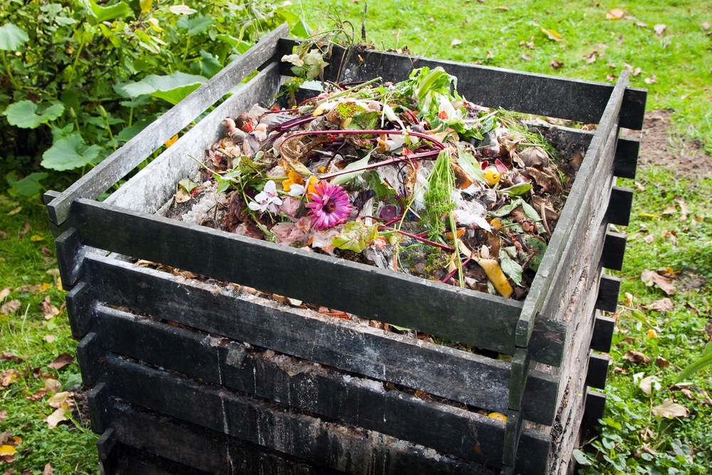 Waist height compost bin